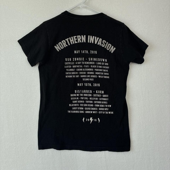 Distressed Black and Red Northern Invasion 2016 band tee - Picture 2 of 5